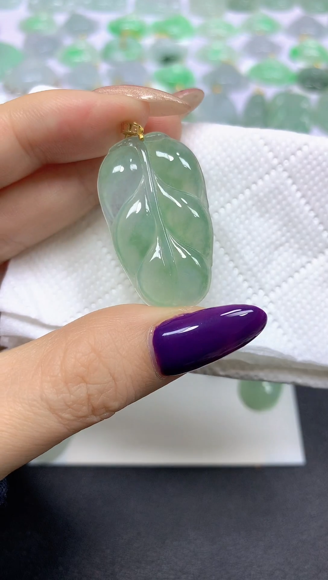 颈饰18K金镶嵌翡翠 