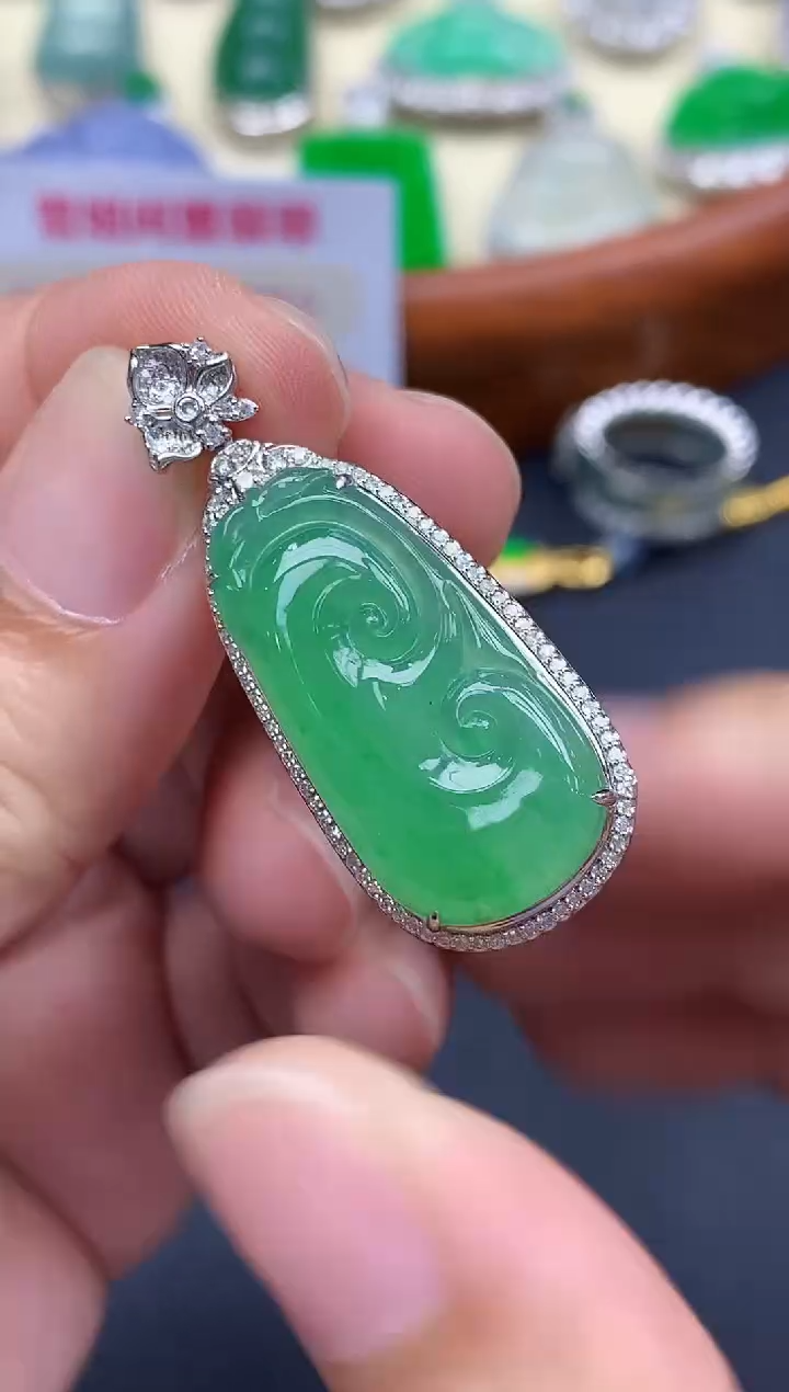 颈饰18K金镶嵌翡翠437-中国好珍宝