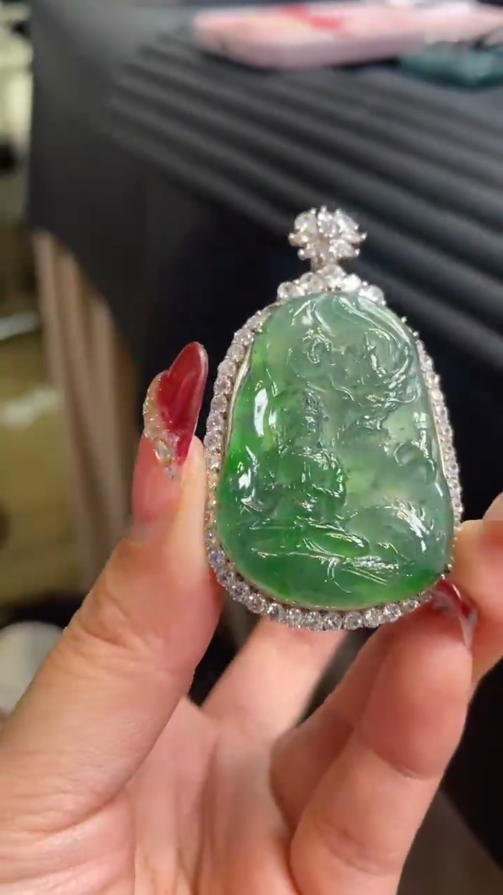 【闪购商品】翡翠颈饰未镶嵌      *157