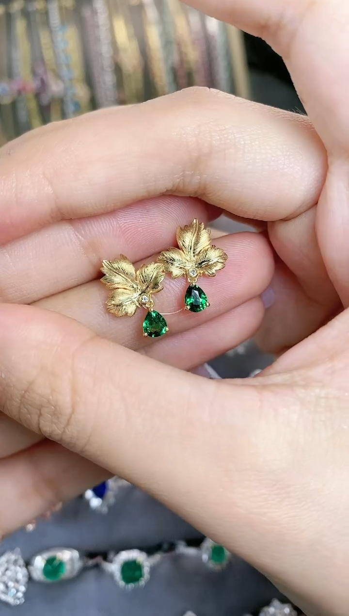 【闪购商品】石榴石（沙弗莱）耳饰18K金镶嵌一对