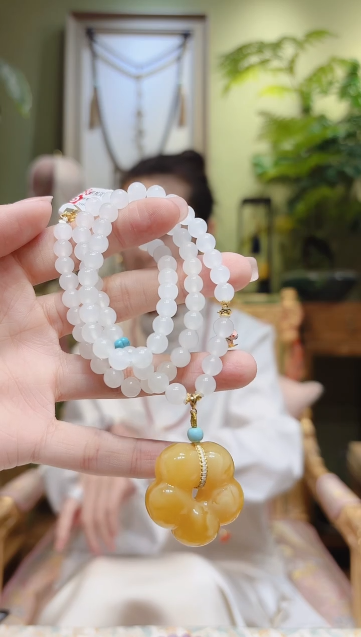 【闪购商品】和田玉项链18K金镶嵌蜜蜡花木马和田玉项链