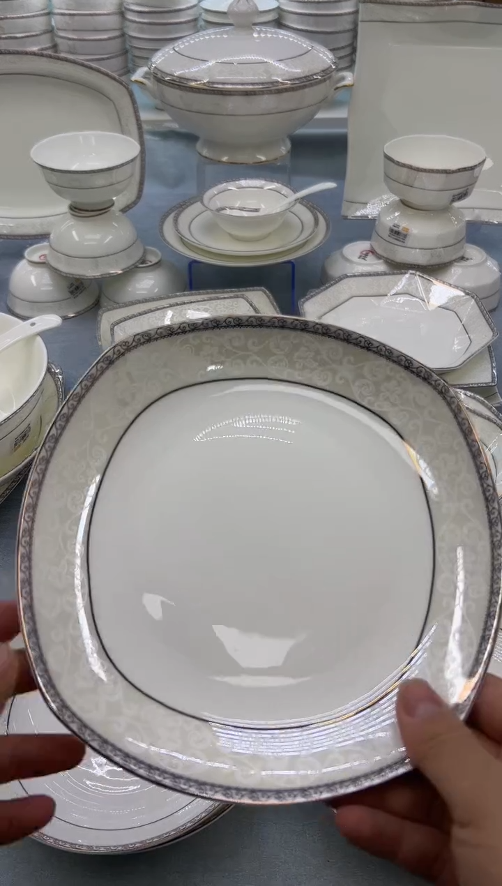 骨瓷玲珑7.5方2个