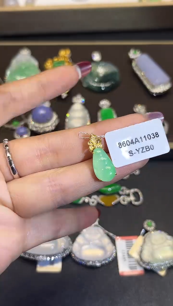 【闪购商品】翡翠吊坠(不含链)18K金镶嵌多样性发其一