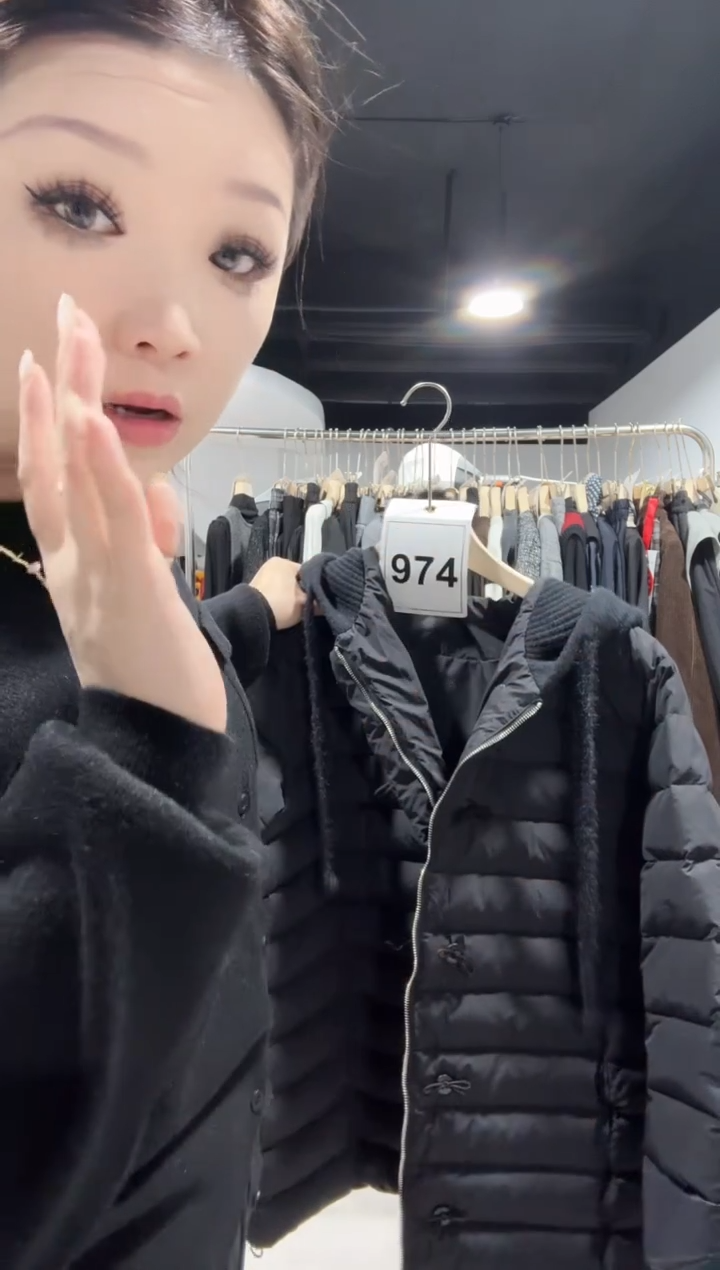 974-黑色外套·······