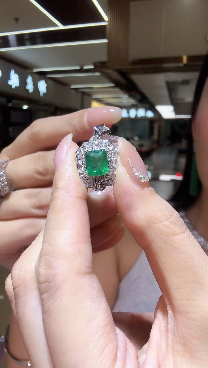 18K金镶嵌吊坠（不含链）祖母绿250507104507