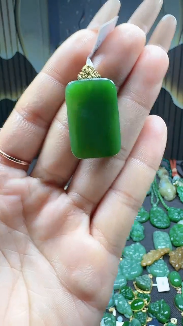 【闪购商品】和田玉挂件18K金镶嵌1