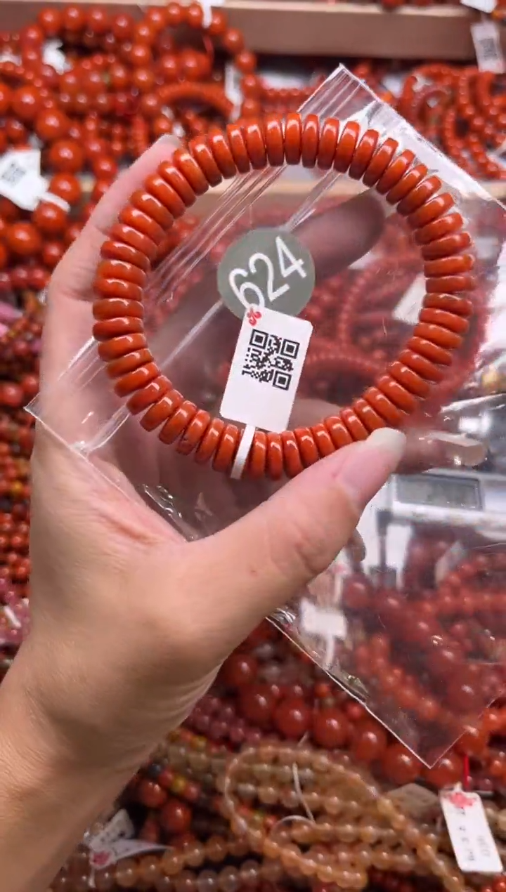 南红玛瑙未镶嵌珠宝奇石624-10