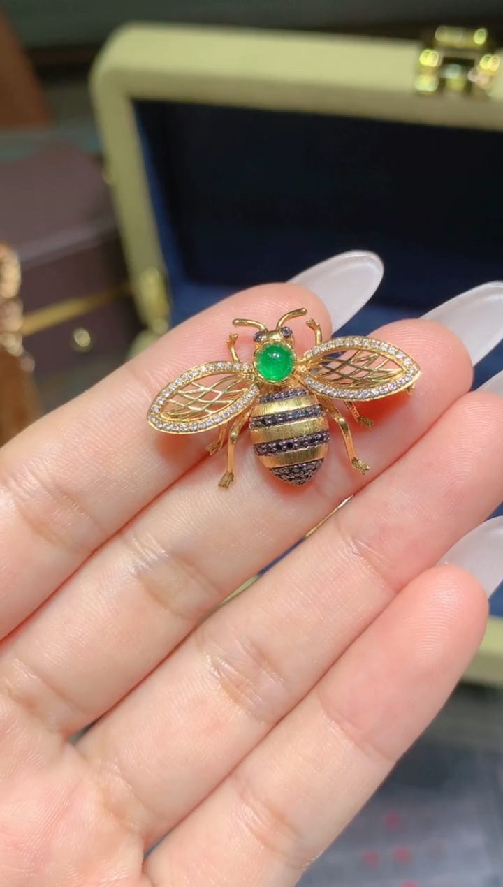 【闪购商品】胸针18K金镶嵌祖母绿0.33CT