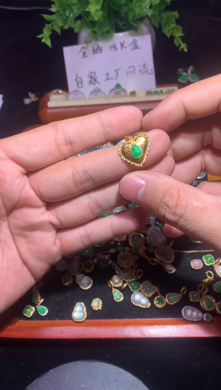 吊坠(不含链)18K金镶嵌翡翠1