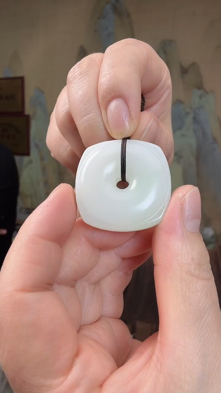 颈饰未镶嵌和田玉.