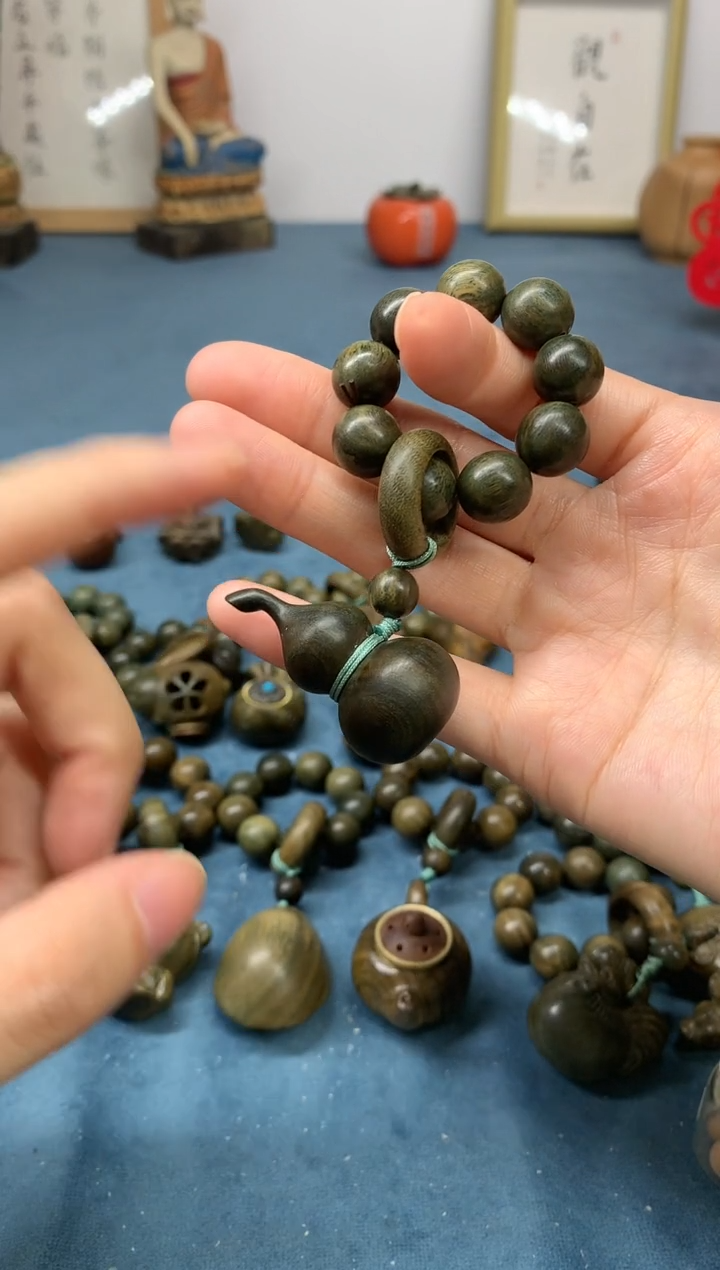 【闪购商品】维腊木（绿檀）把件葫芦 盘玩件