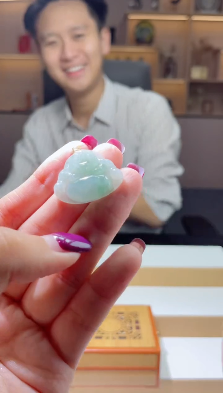 翡翠18K金镶嵌颈饰翡翠