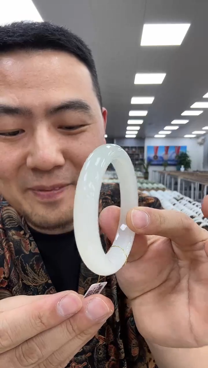 【闪购商品】和田玉手镯未镶嵌55  179