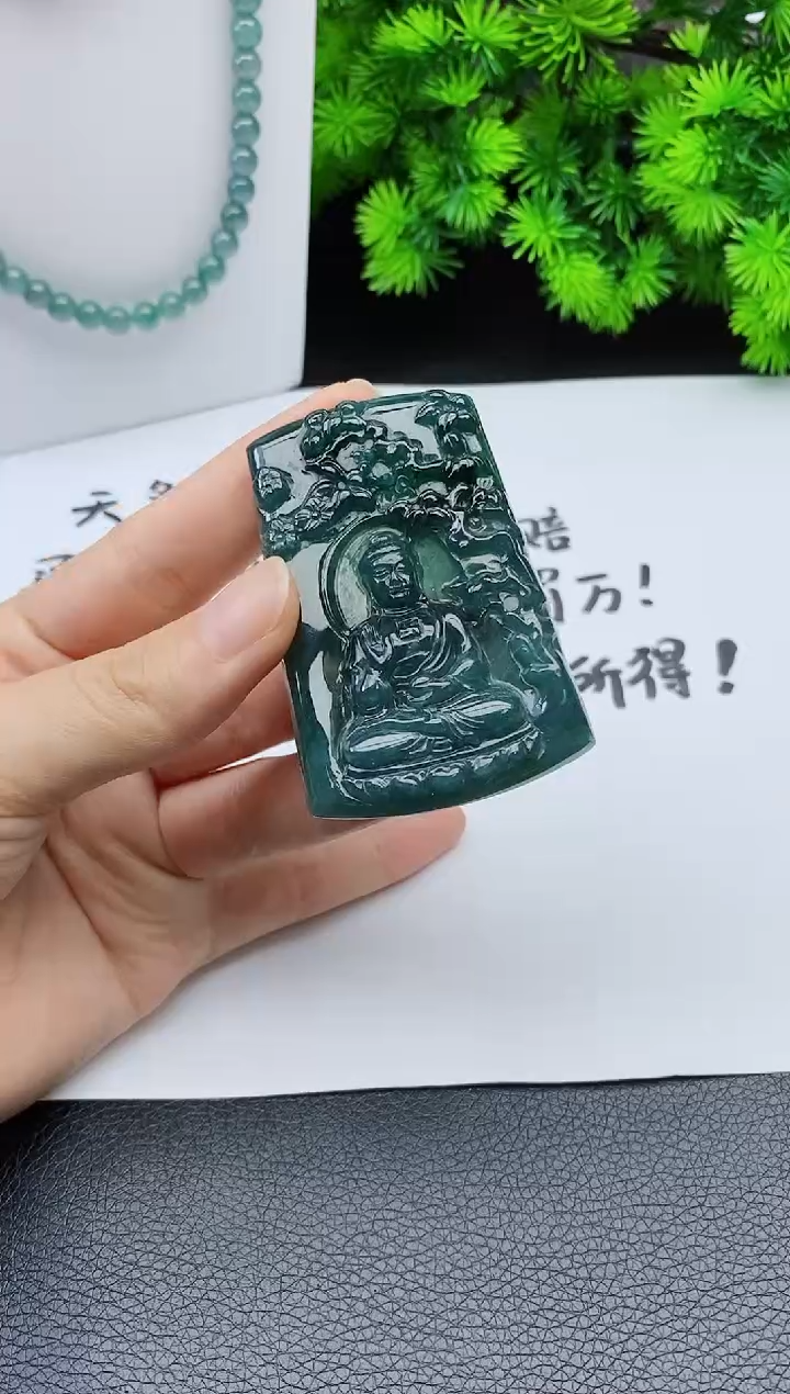 翡翠未镶嵌颈饰 