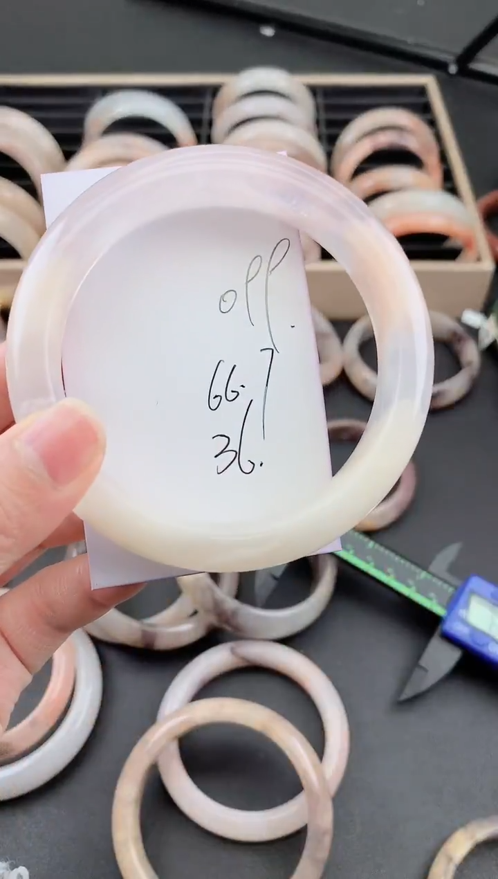 未镶嵌手镯石英质玉099