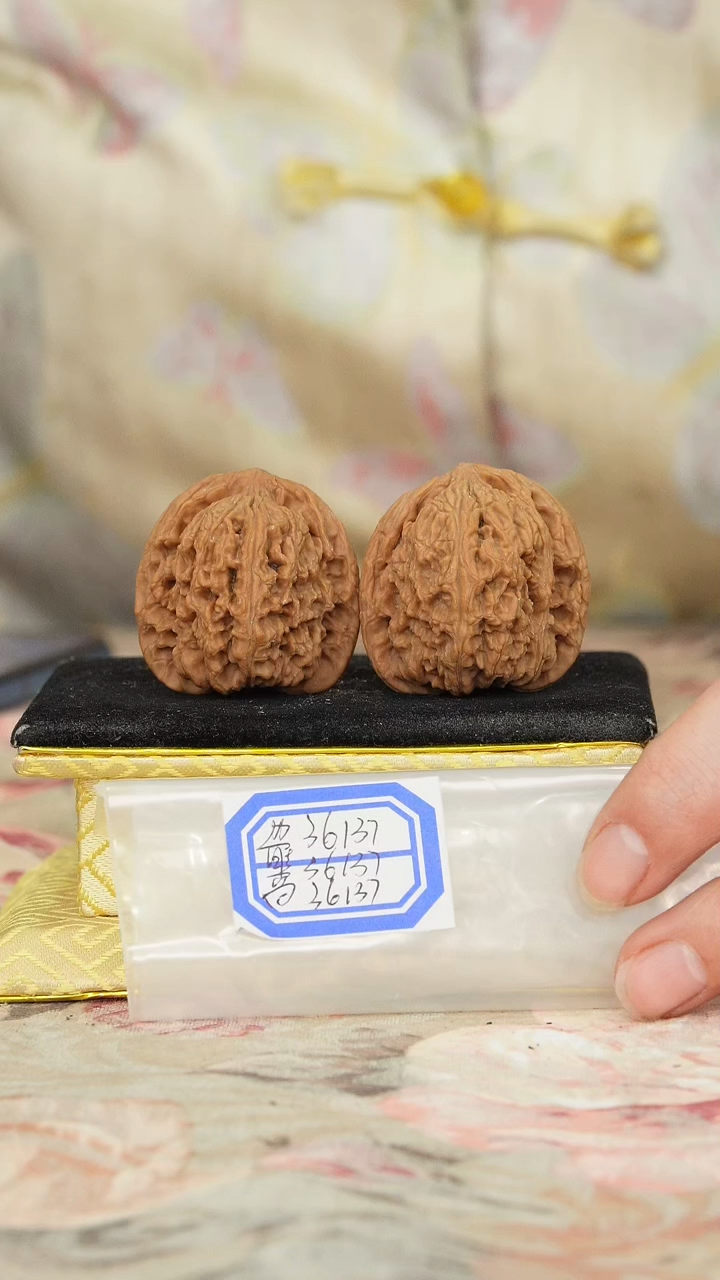 【闪购商品】文玩核桃把件赵喜满南将石