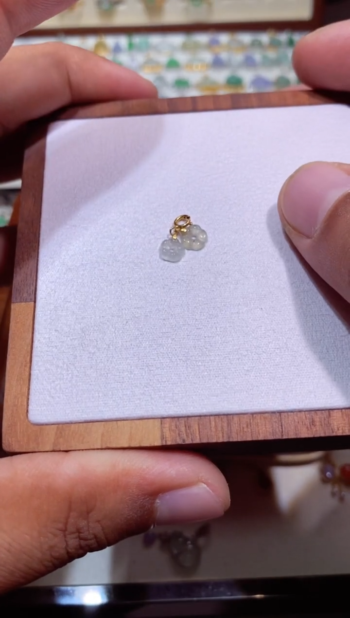 颈饰18K金镶嵌翡翠111111