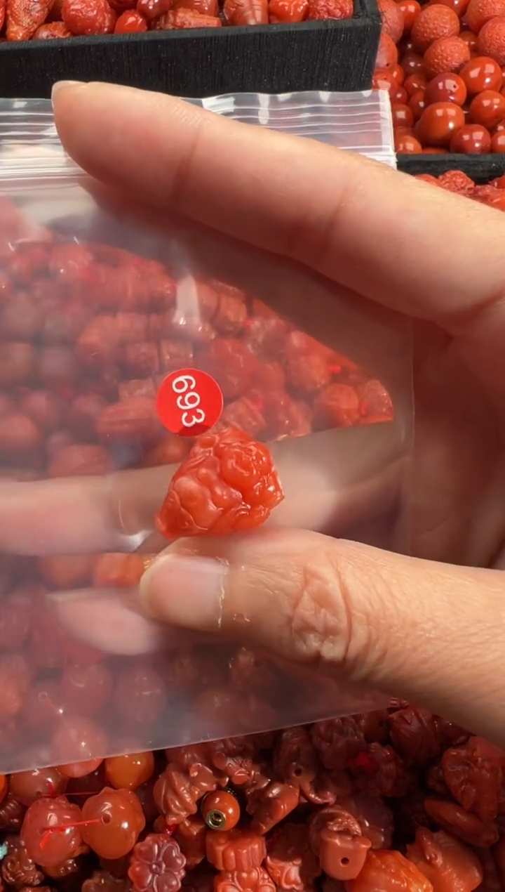南红玛瑙未镶嵌颈饰1