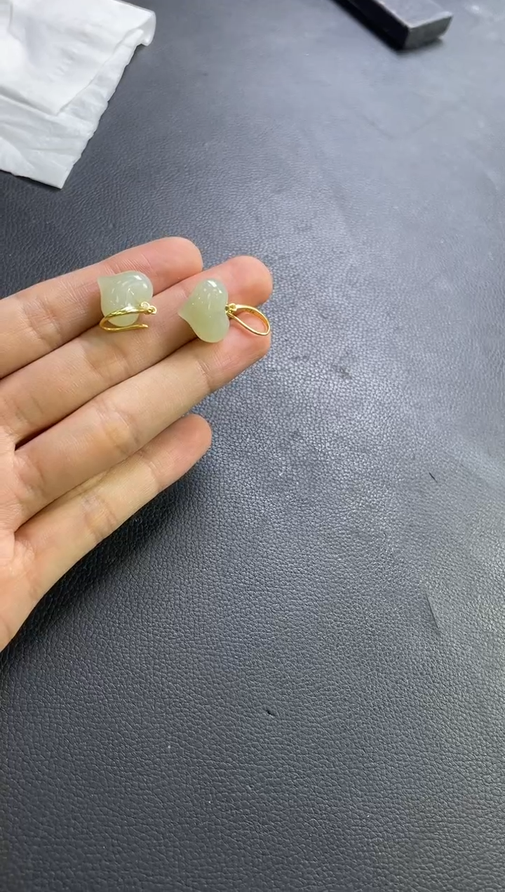 银S925镶嵌和田玉耳饰爱心耳饰一对