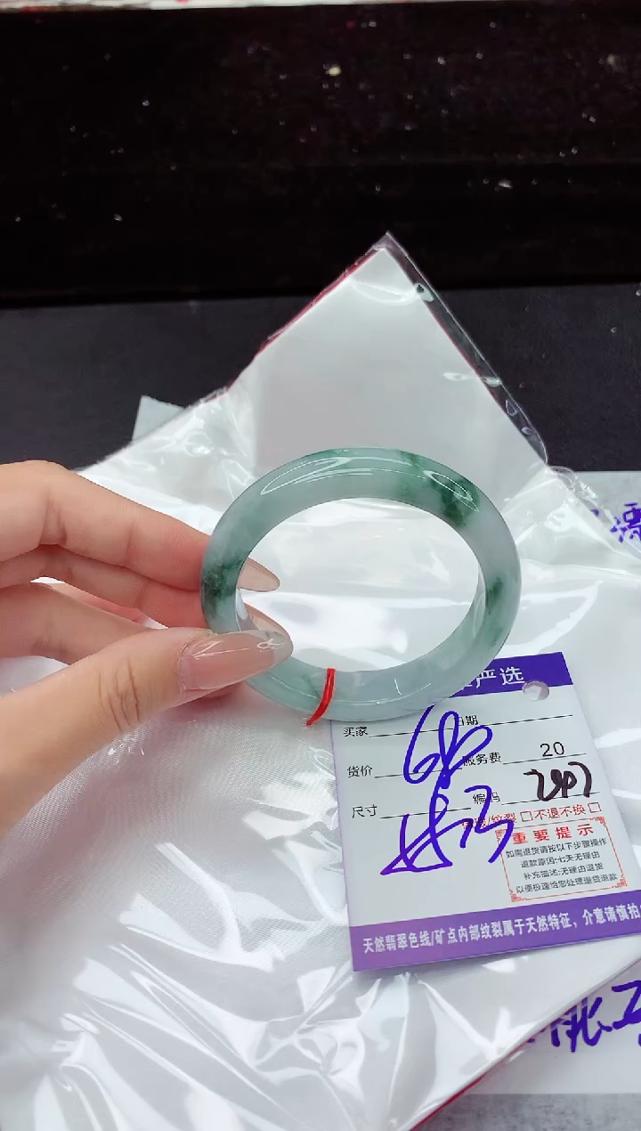 翡翠手镯未镶嵌1