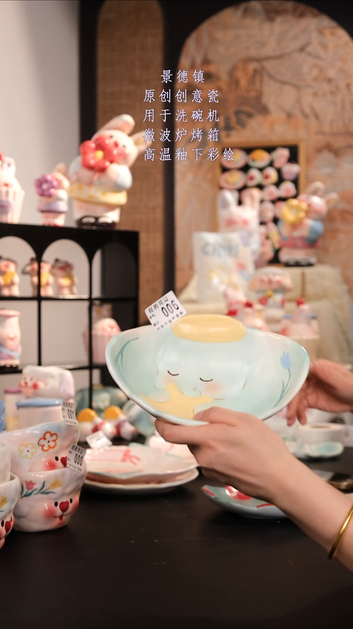 摆件景德镇手工手绘高温釉下彩设计师款006