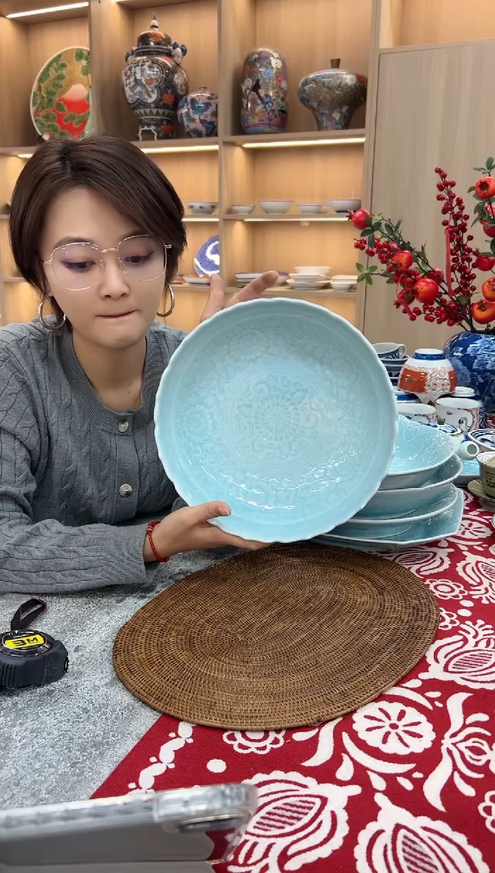 【闪购商品】瓷片青白磁　桔梗渕盛鉢