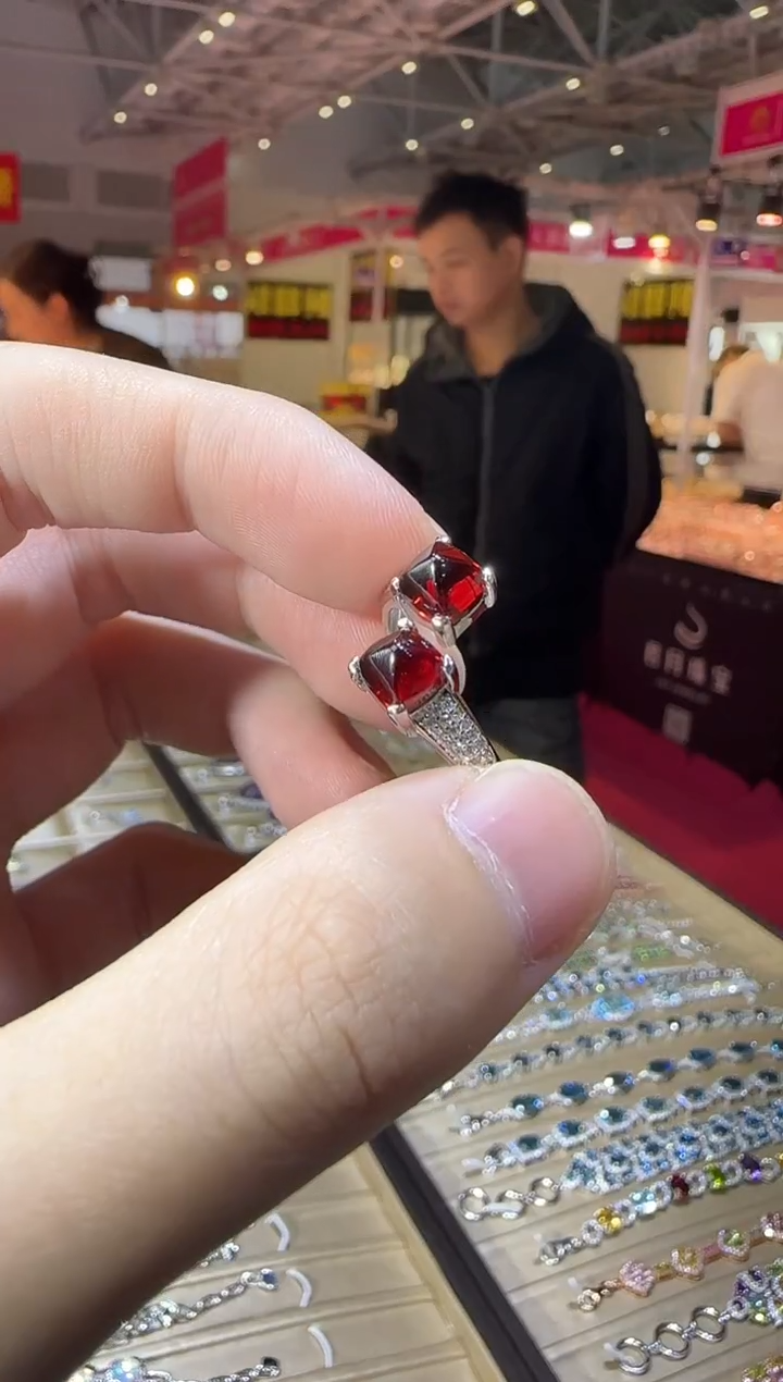 银S925镶嵌戒指石榴石（芬达石）糖塔款6mm