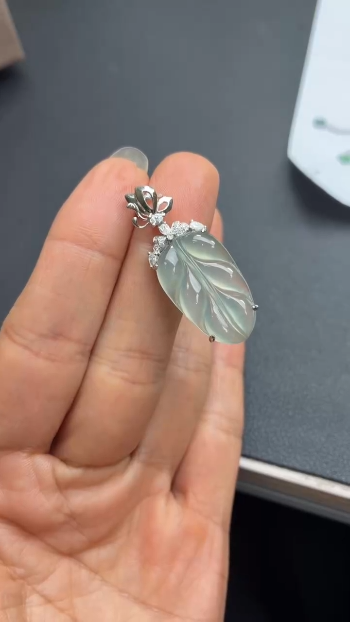 颈饰18K金镶嵌翡翠天然翡翠A货