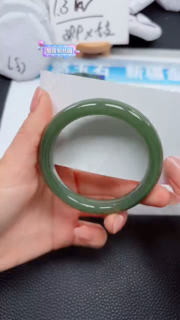 【闪购商品】和田玉手镯未镶嵌55