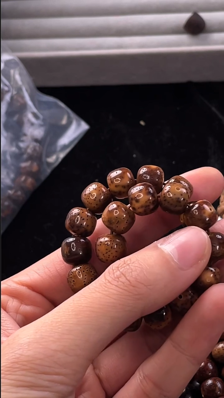 手串星月菩提精工级浅珀花皮桶珠10*9手串