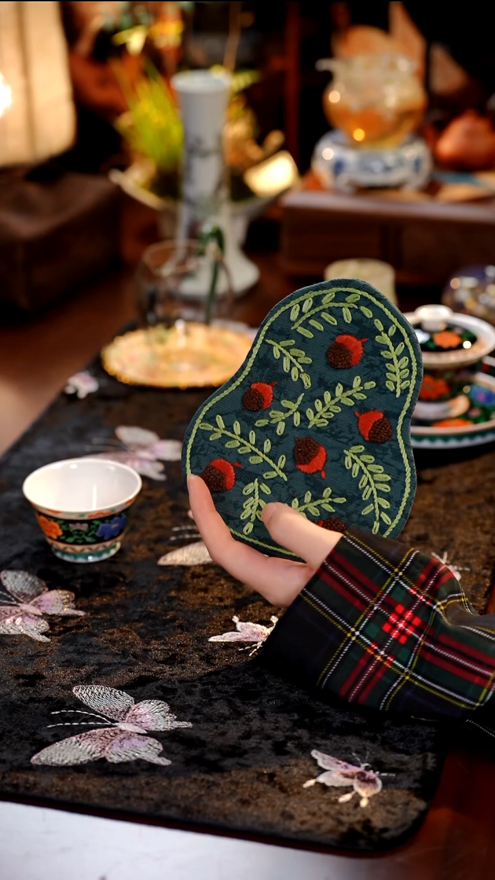 纯手工刺绣杯垫··