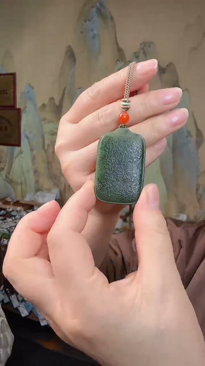 颈饰未镶嵌和田玉.