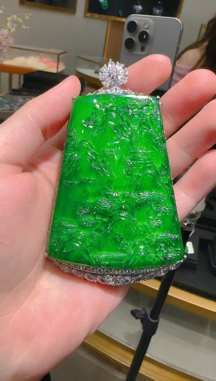 【闪购商品】翡翠吊坠(赠链)银S925镶嵌天然翡翠A货多样性发一件