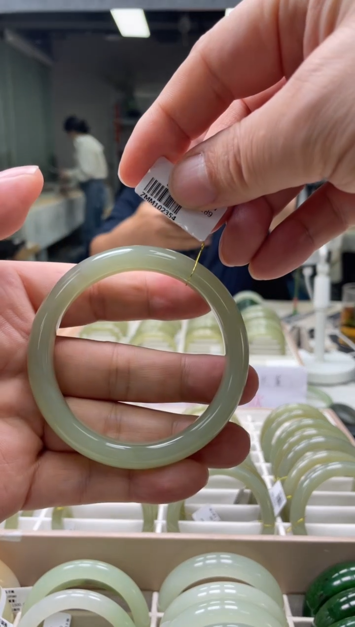 【闪购商品】和田玉手镯未镶嵌编码2354 圈口59-60