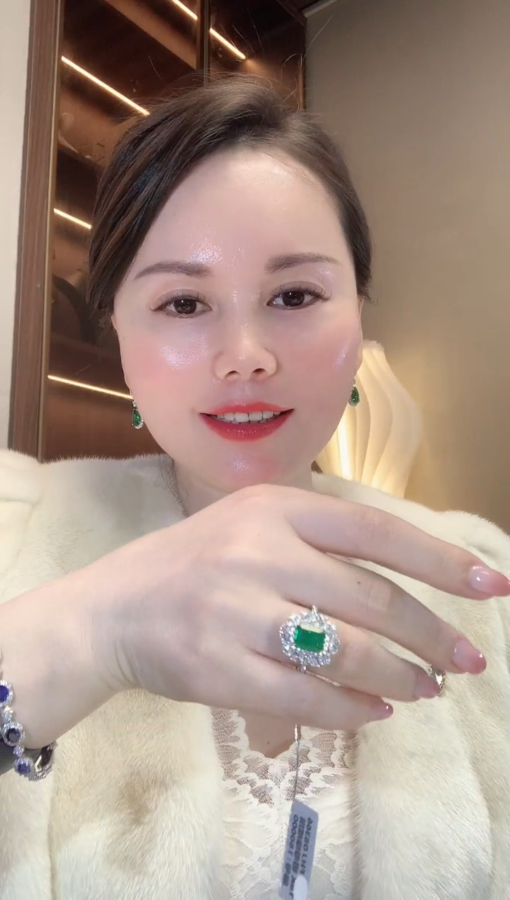 【闪购商品】祖母绿戒指18K金镶嵌F124 