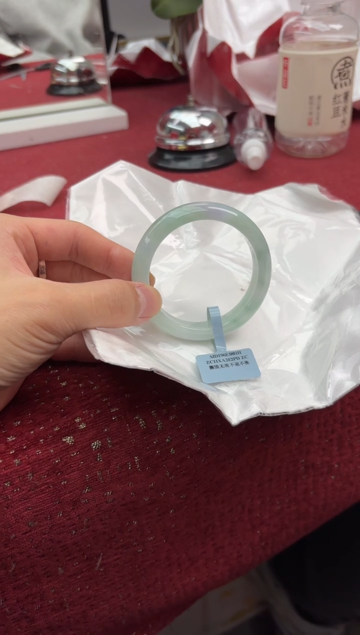 【闪购商品】翡翠手镯未镶嵌1手镯