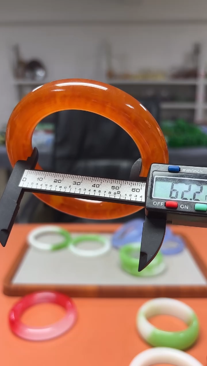 1017号橘黄色胖圆手镯62圈口