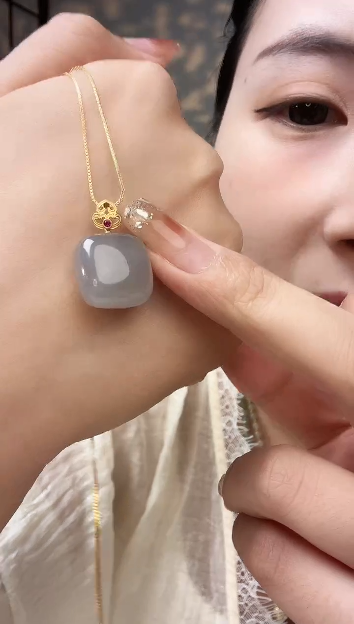 和田玉18K金镶嵌吊坠(赠链)烟紫方糖  多样性发一件