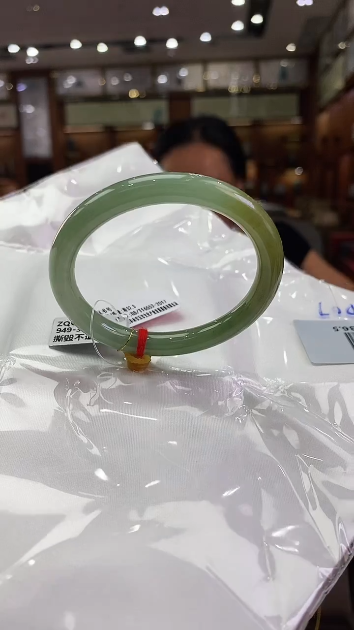 翡翠手镯未镶嵌52贵妃手镯