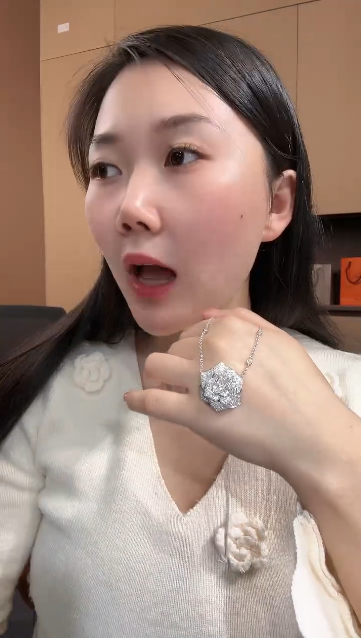 【闪购商品】钻石手链18K金镶嵌伯爵花套链