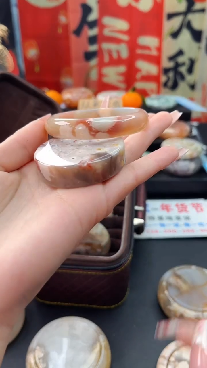 【闪购商品】石英质玉手镯未镶嵌赠送镯心（圈口）50