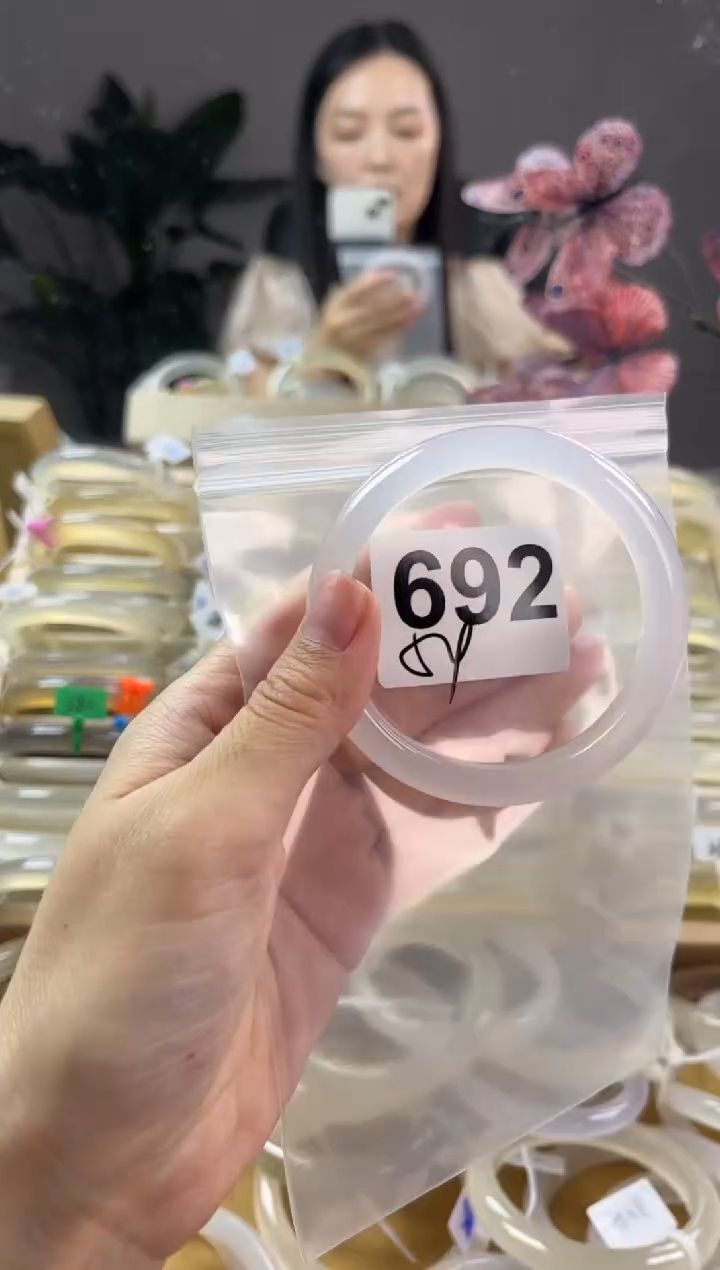 玛瑙/玉髓手镯未镶嵌692