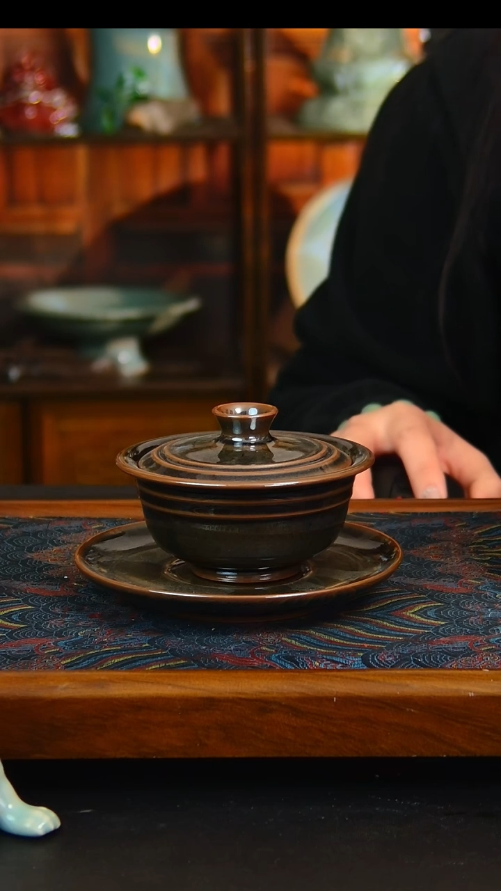 瓷片乌金釉全手工元宝盖碗