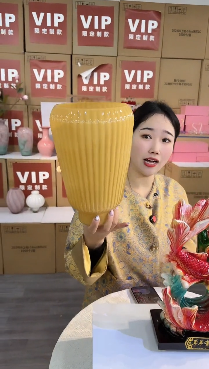 【闪购商品】无铅玻璃静姐花器M-品20