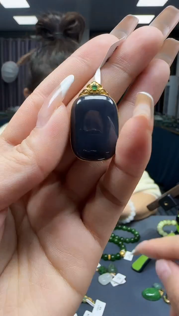 【闪购商品】和田玉挂件18K金镶嵌1
