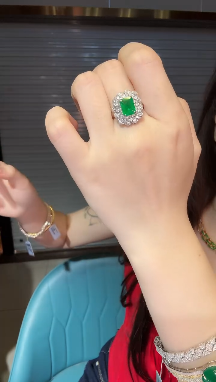 铂Pt950镶嵌戒指祖母绿1.70ct    吉尔德