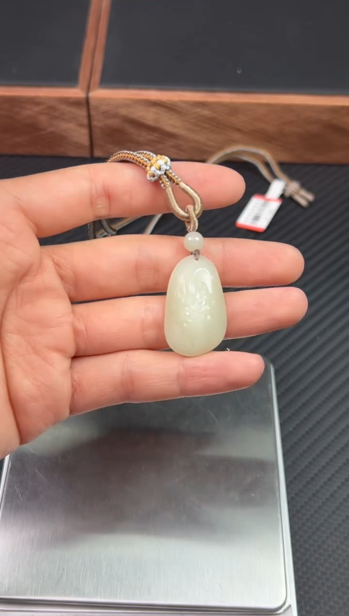 【闪购商品】和田玉未镶嵌吊坠(赠链)且末微色差迪克兰一细