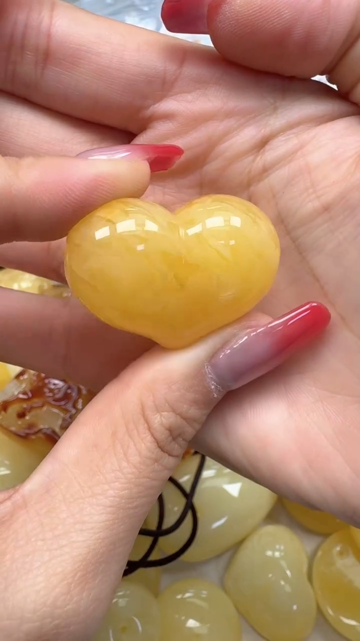 裸石琥珀未镶嵌如图