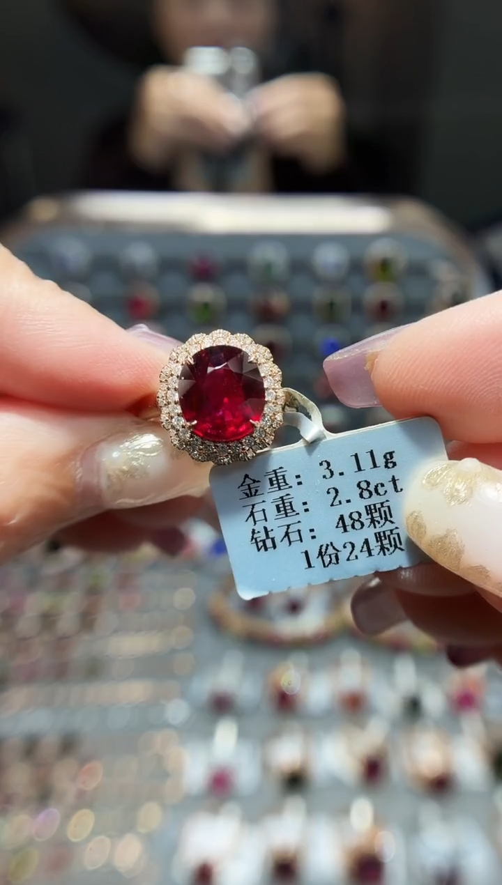 18K金镶嵌戒指碧玺2.8..