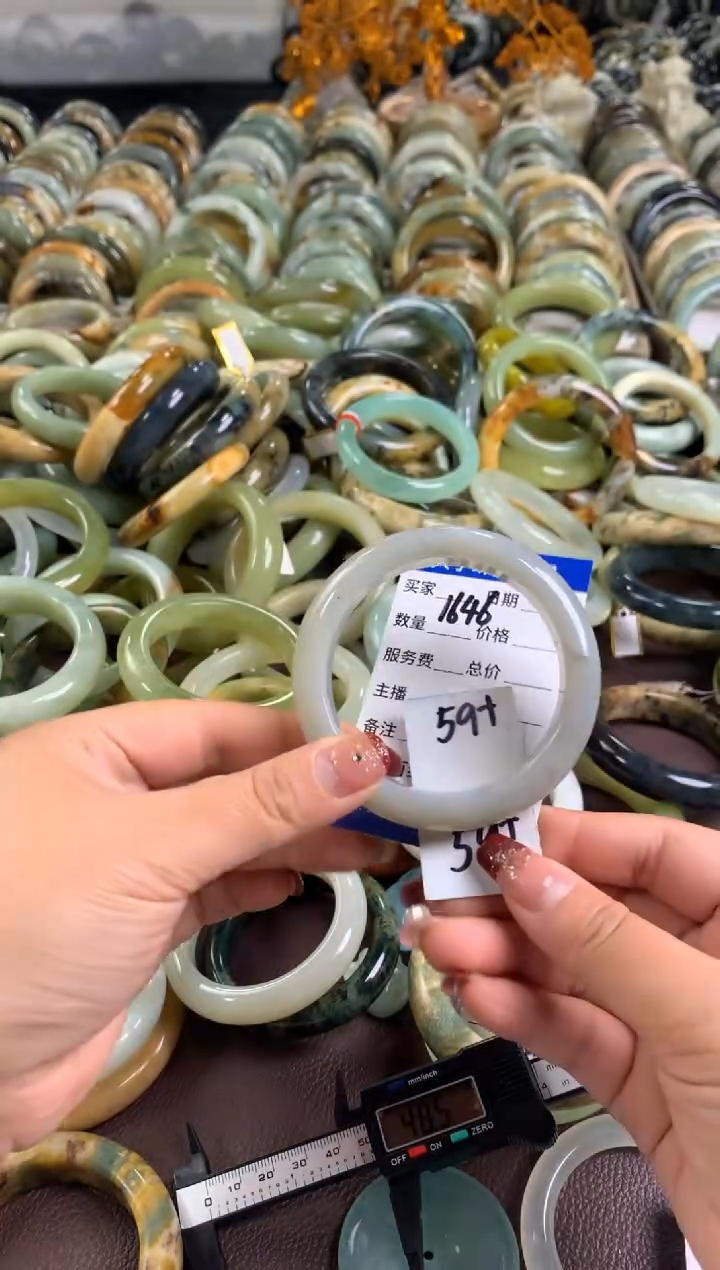 【闪购商品】蛇纹石玉手镯未镶嵌1646
